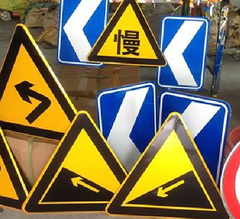 南阳标识标牌中颜色的确定是很重要的。